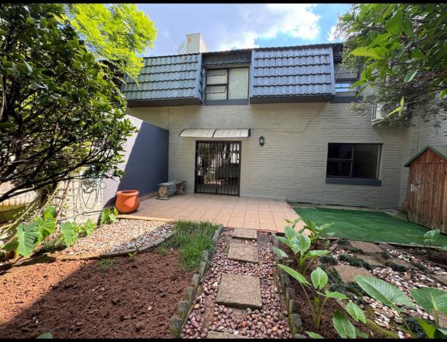 3 BEDROOM APARTMENT RENTED IN BRYANSTON